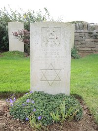 Quesnoy Farm Military Cemetery - Frieze, J