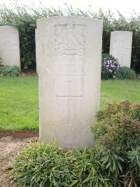 Quesnoy Farm Military Cemetery - Green, S
