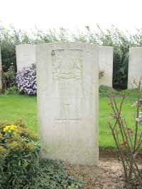 Quesnoy Farm Military Cemetery - Holden, J H