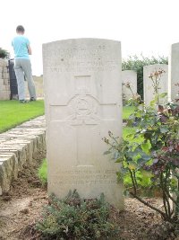 Quesnoy Farm Military Cemetery - Jones, William Henry