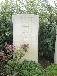 Quesnoy Farm Military Cemetery - Keigher, M