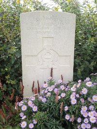 Quesnoy Farm Military Cemetery - Parkinson, T
