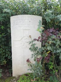 Quesnoy Farm Military Cemetery - Randall, C E