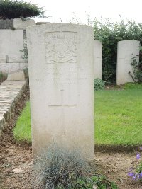 Quesnoy Farm Military Cemetery - Seville, F