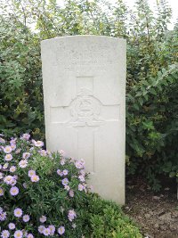 Quesnoy Farm Military Cemetery - Simms, W S