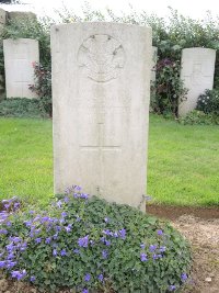 Quesnoy Farm Military Cemetery - Thomas, T S