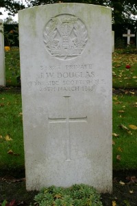 Mons (Bergen) Communal Cemetery - Douglas, J W