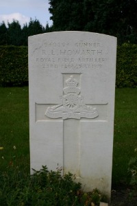 Mons (Bergen) Communal Cemetery - Howarth, R L