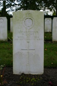 Mons (Bergen) Communal Cemetery - Light, W