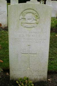 Mons (Bergen) Communal Cemetery - Pickles, James Arthur