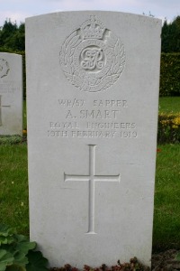 Mons (Bergen) Communal Cemetery - Smart, A