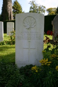 Mons (Bergen) Communal Cemetery - Stevens, Thomas Edward