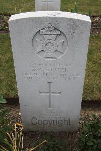Calais Southern Cemetery - Streek, Roger William