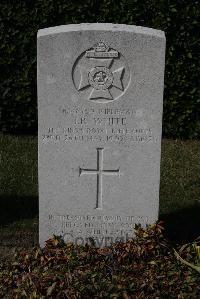 Calais Southern Cemetery - White, John Robert