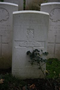 Canada Cemetery Tilloy-Les-Cambrai - Mills, W H