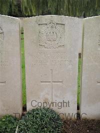 Carnoy Military Cemetery - Ashwell, W F