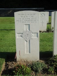 Canadian Cemetery No.2 Neuville - Allan, William A.