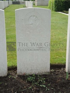 BROWN'S ROAD MILITARY CEMETERY, FESTUBERT - AUSTIN, LESTER GRAHAM