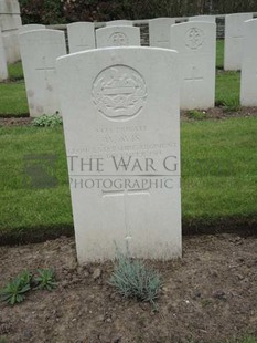 BROWN'S ROAD MILITARY CEMETERY, FESTUBERT - AVIS, W