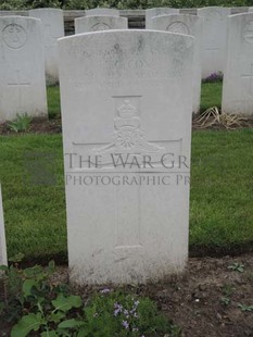 BROWN'S ROAD MILITARY CEMETERY, FESTUBERT - COX, HERBERT GREENAWAY