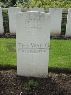 BROWN'S ROAD MILITARY CEMETERY, FESTUBERT - PILKINGTON, JOSEPH BERNARD