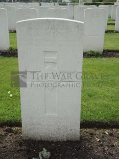 BROWN'S ROAD MILITARY CEMETERY, FESTUBERT - PRICE, A