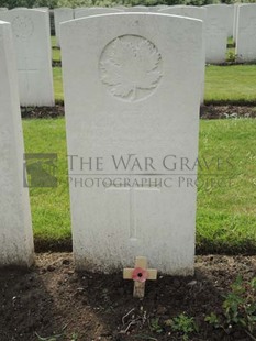 BROWN'S ROAD MILITARY CEMETERY, FESTUBERT - READER, WILLIAM