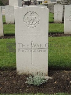 BROWN'S ROAD MILITARY CEMETERY, FESTUBERT - REDHEAD, FRANK