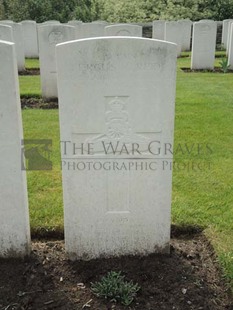 BROWN'S ROAD MILITARY CEMETERY, FESTUBERT - REID, FERGUS HAMILTON