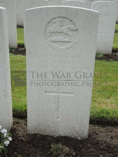 BROWN'S ROAD MILITARY CEMETERY, FESTUBERT - ROBERTS, J R