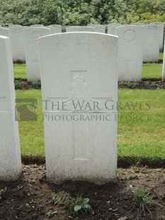 BROWN'S ROAD MILITARY CEMETERY, FESTUBERT - ROLFE, W H