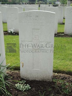 BROWN'S ROAD MILITARY CEMETERY, FESTUBERT - ROUGHLEY, A