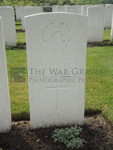 BROWN'S ROAD MILITARY CEMETERY, FESTUBERT - RUSSELL, R