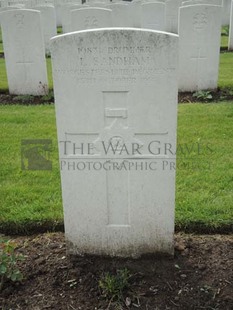 BROWN'S ROAD MILITARY CEMETERY, FESTUBERT - SANDHAM, L