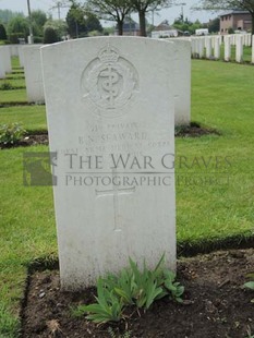 BROWN'S ROAD MILITARY CEMETERY, FESTUBERT - SEAWARD, R N