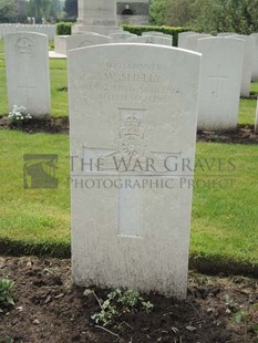BROWN'S ROAD MILITARY CEMETERY, FESTUBERT - SHELLY, W
