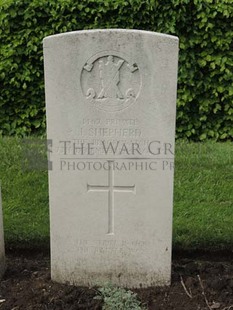 BROWN'S ROAD MILITARY CEMETERY, FESTUBERT - SHEPHERD, J