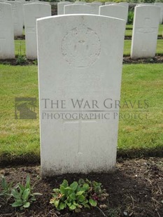 BROWN'S ROAD MILITARY CEMETERY, FESTUBERT - SMITH, C E