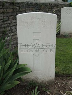 BROWN'S ROAD MILITARY CEMETERY, FESTUBERT - SMITH, T I