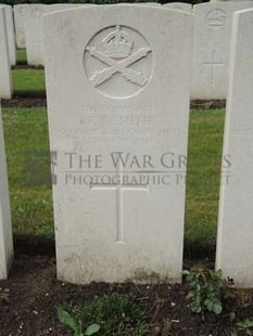 BROWN'S ROAD MILITARY CEMETERY, FESTUBERT - SMITH, THOMAS ENOCH