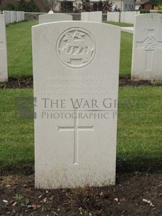BROWN'S ROAD MILITARY CEMETERY, FESTUBERT - SNELL, HERBERT