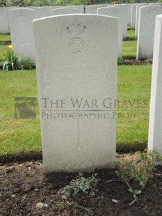 BROWN'S ROAD MILITARY CEMETERY, FESTUBERT - STOYLE, H G