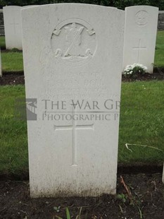 BROWN'S ROAD MILITARY CEMETERY, FESTUBERT - SWAN, T