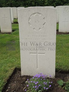BROWN'S ROAD MILITARY CEMETERY, FESTUBERT - TELFORD, R