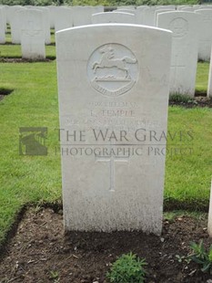 BROWN'S ROAD MILITARY CEMETERY, FESTUBERT - TEMPLE, L
