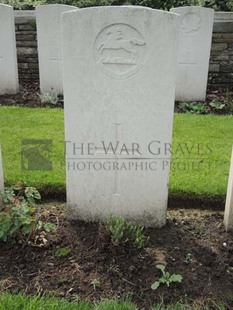 BROWN'S ROAD MILITARY CEMETERY, FESTUBERT - THOMAS, G N