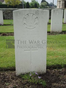 BROWN'S ROAD MILITARY CEMETERY, FESTUBERT - THOMAS, W