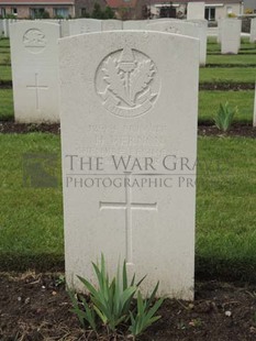 BROWN'S ROAD MILITARY CEMETERY, FESTUBERT - VERNON, H
