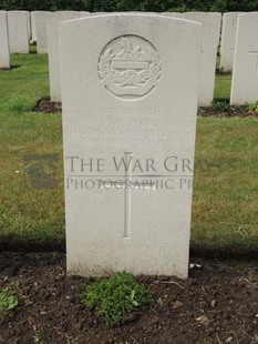 BROWN'S ROAD MILITARY CEMETERY, FESTUBERT - VICK, FREDERICK WILLIAM