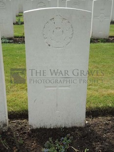 BROWN'S ROAD MILITARY CEMETERY, FESTUBERT - WELSH, P